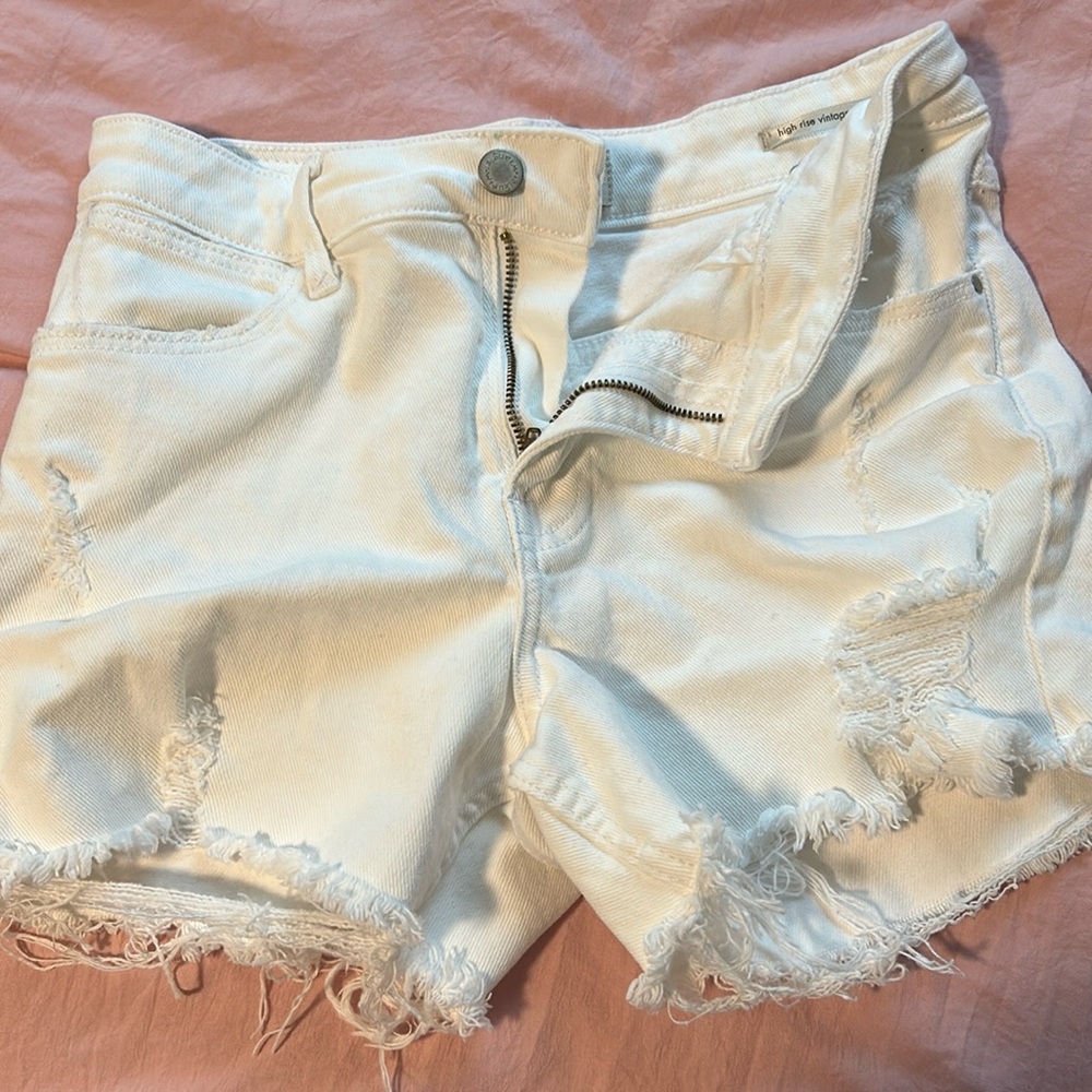White wrangler, high rise vintage 3” short